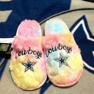 COPY - NWT***NFL licensed Dallas Cowboys Tie-Dye slippers. Size Youth Medium (3…